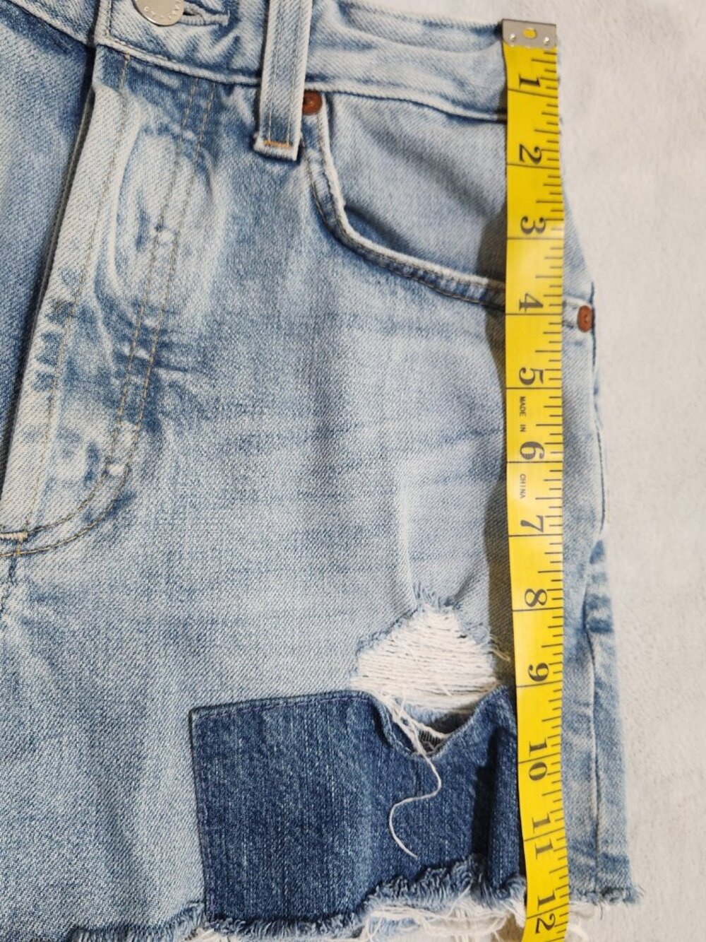 AG Alexxis Womens Shorts Size 26 R High Waist Wedgie Button Fly Grunge Frayed - Picture 16 of 16